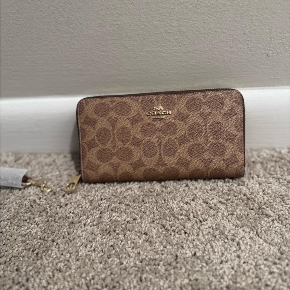 Coach Brown Continental Wallet Signature Design